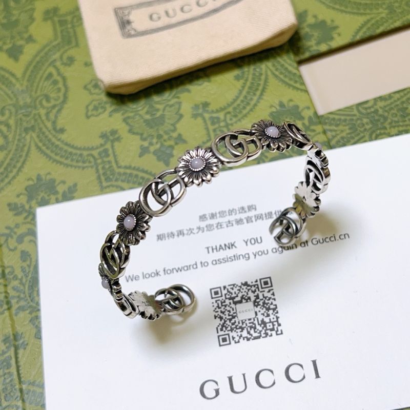 Gucci Silver Cufff bracelet