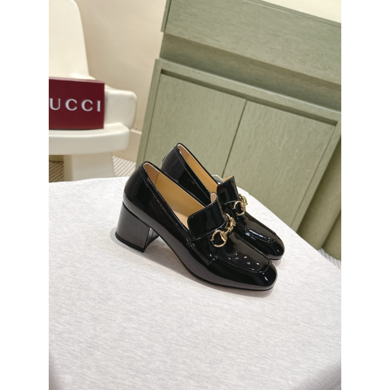 Women's loafer pump with Horsebit