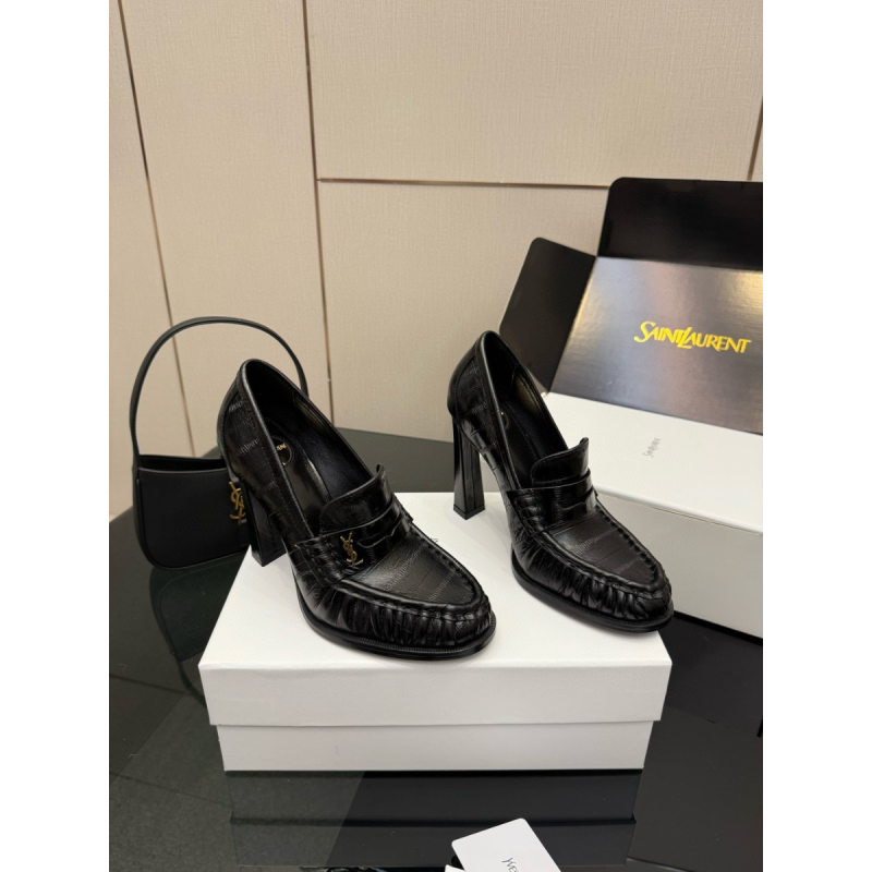 Saint Laurent Le Loafer Pump in Leather