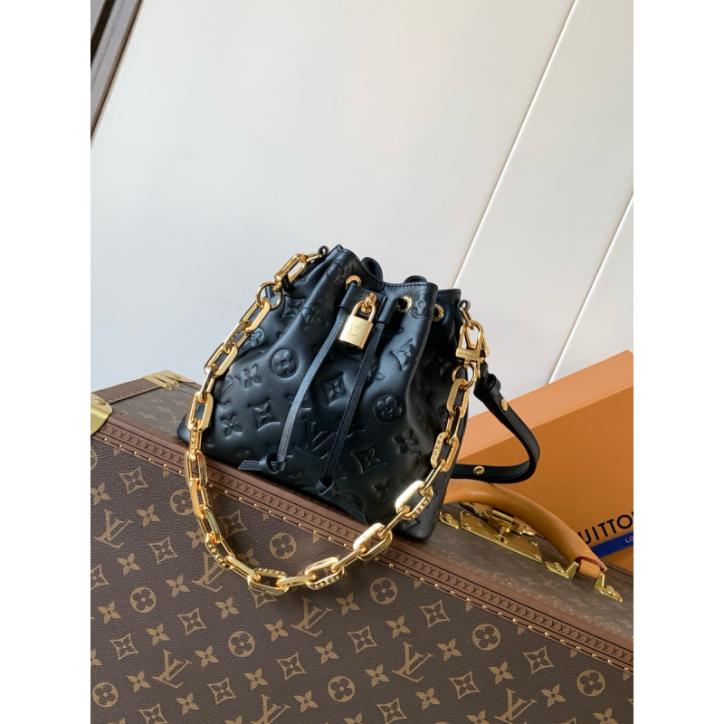 M26216 Coussin Bucket Bag