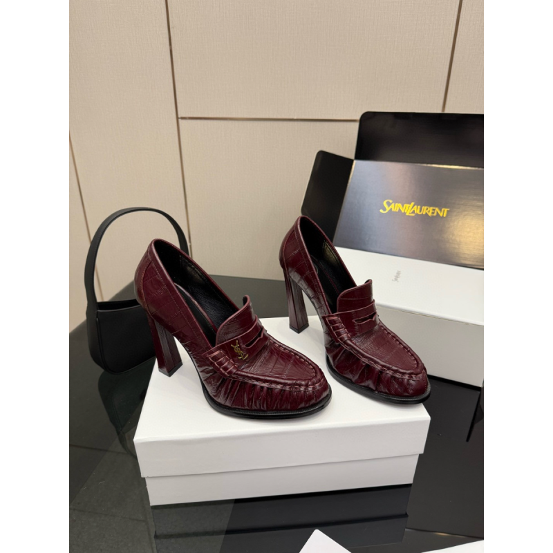 Saint Laurent Le Loafer Pump in Leather
