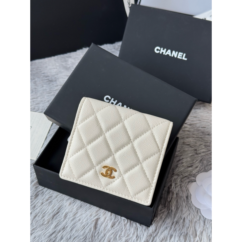 Chanel White grained leather Small folded wallet gold hardware