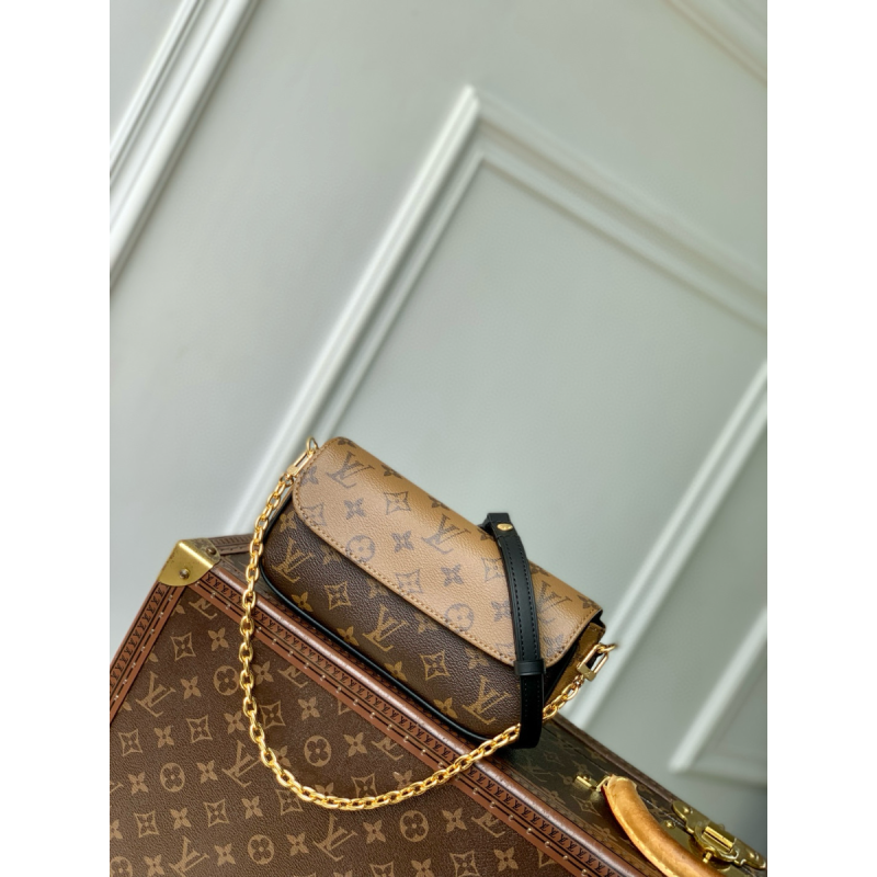 M26587 Wallet on Chain Ivy